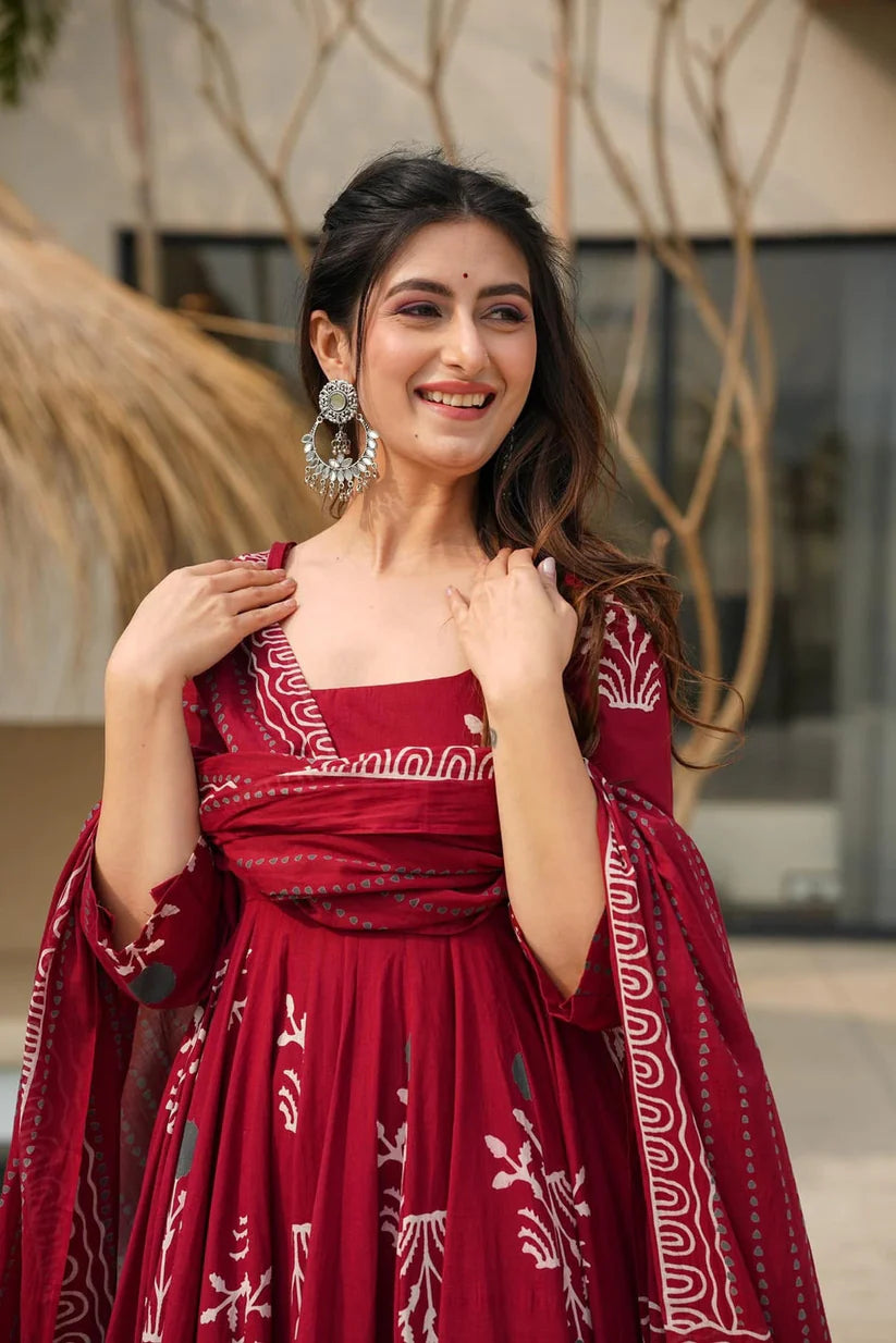 Red Motif Printed Kurta Set With Pant & Dupatta