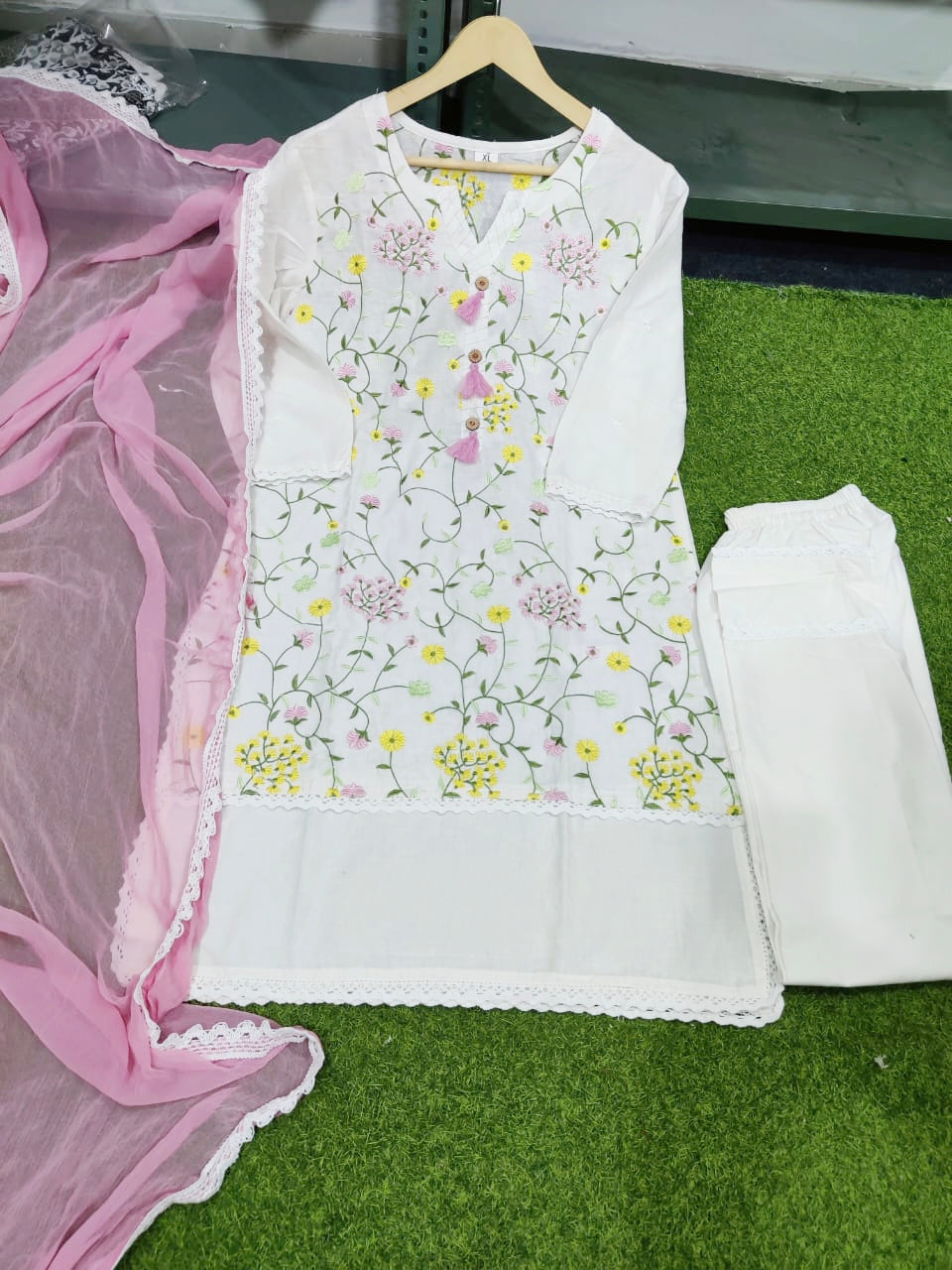 Off White Hand Embroidery Cotton Kurta with lining, Pant & Pink Pure contrast Dupatta
Regular priceR