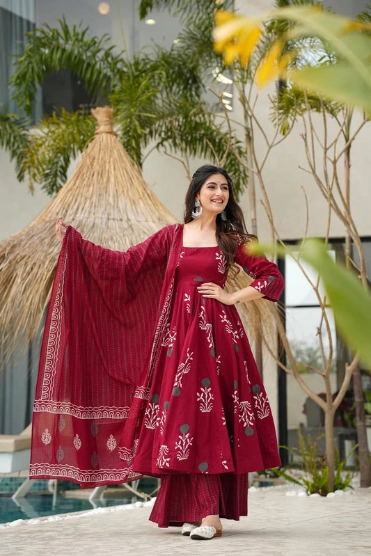 Red Motif Printed Kurta Set With Pant & Dupatta