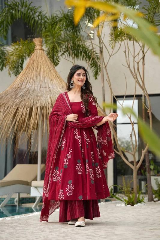 Red Motif Printed Kurta Set With Pant & Dupatta