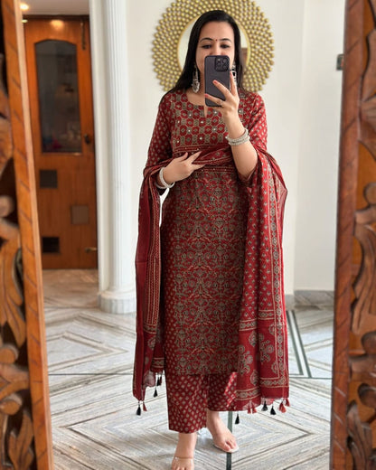 Women Ethnic Motifs Printed Regular Kurta With Trousers And With Dupatta Set