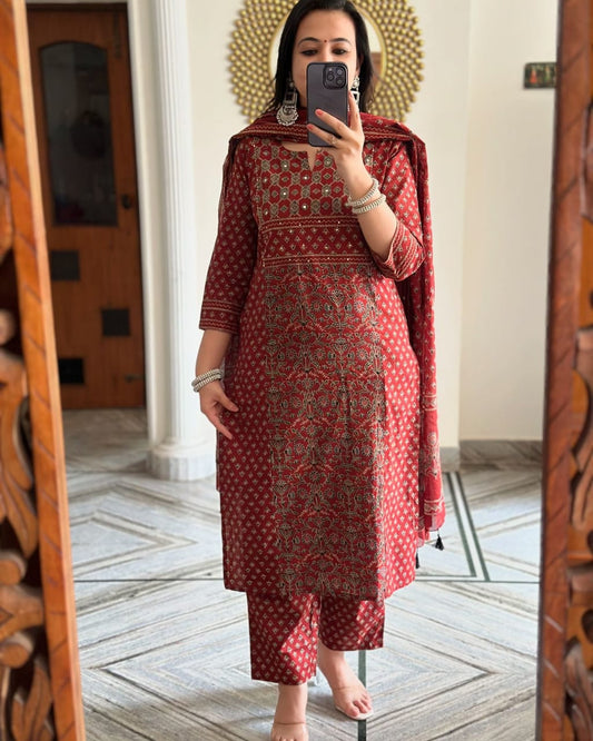 Women Ethnic Motifs Printed Regular Kurta With Trousers And With Dupatta Set
