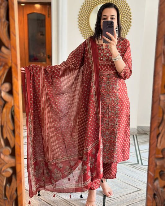 Women Ethnic Motifs Printed Regular Kurta With Trousers And With Dupatta Set